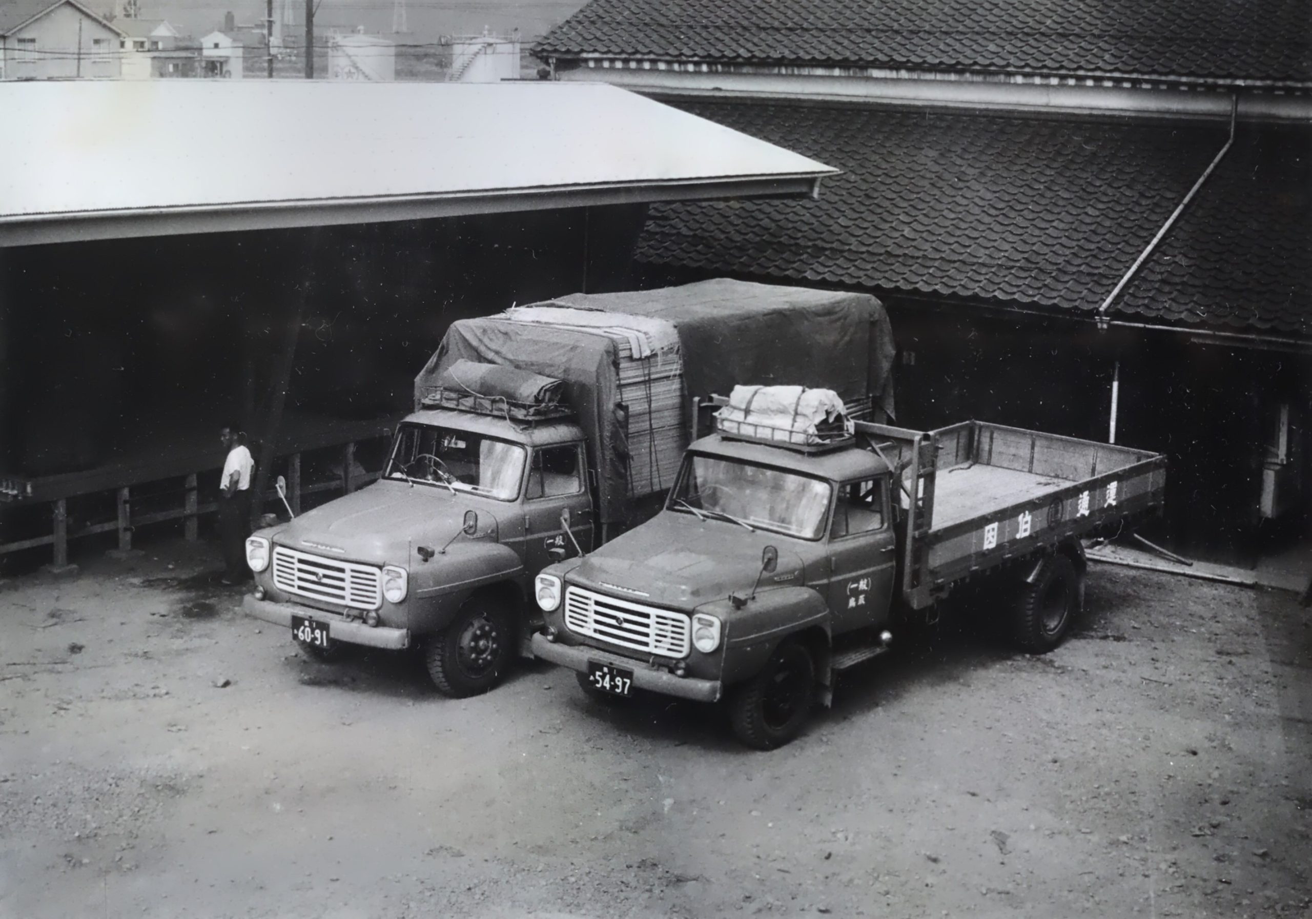 いすゞTX型 トラック | 因伯通運 株式会社